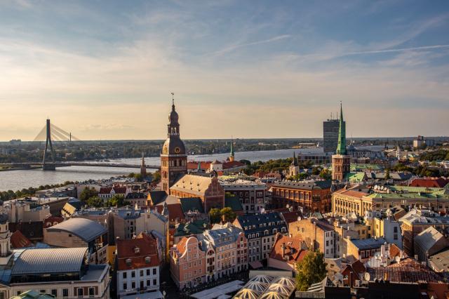 Mnohým tento pohľad pripomína Bratislavu s Dunajom a Novým most
