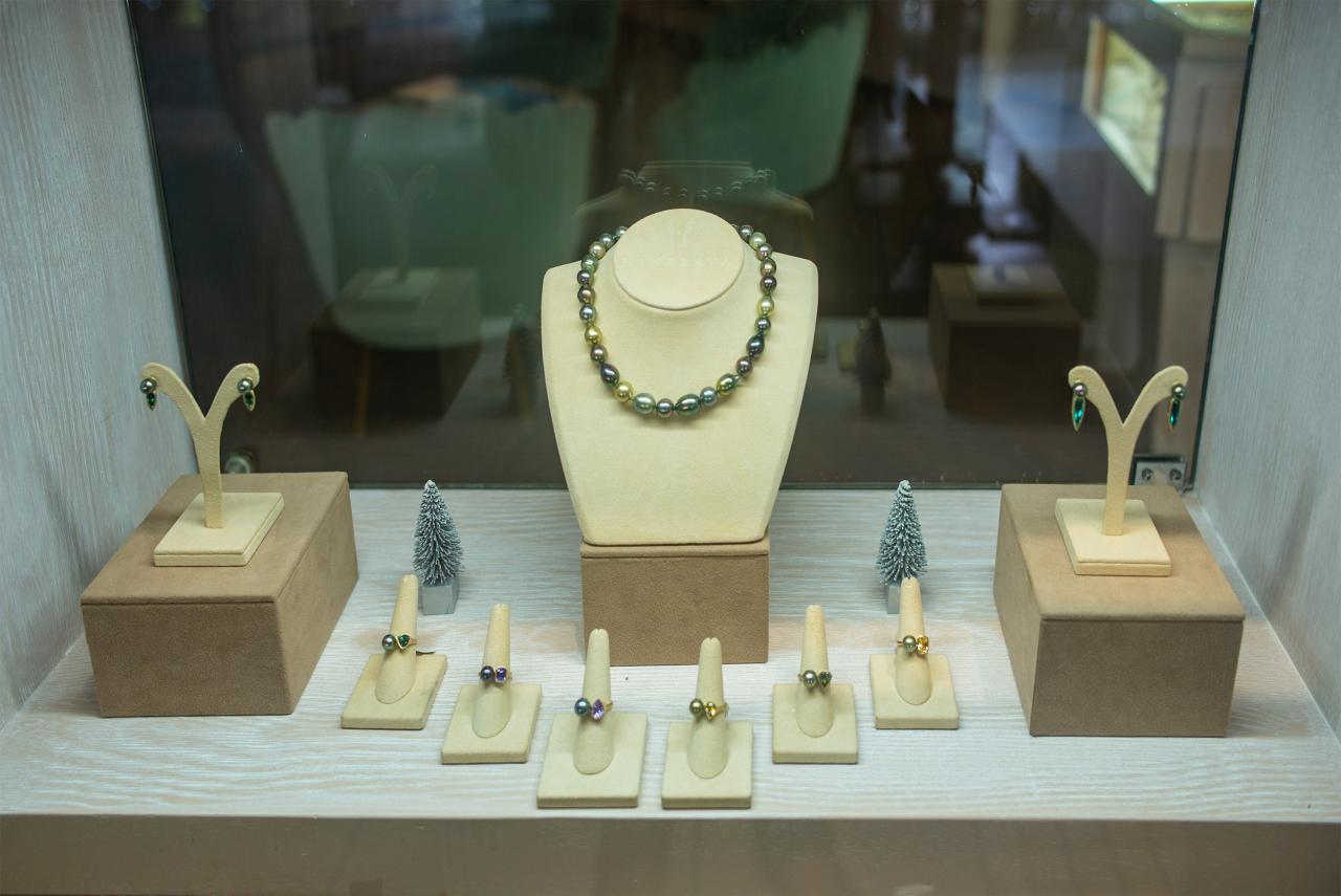 Obchod s čiernymi "tahitskými perlami"v hoteli Thalasso and Spa