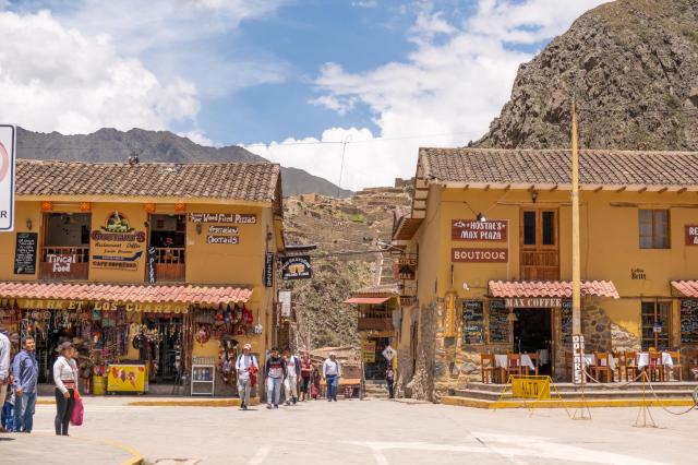 V Ollantaytambe začína naša bájna cesta vláčikom do mestečka Ma
