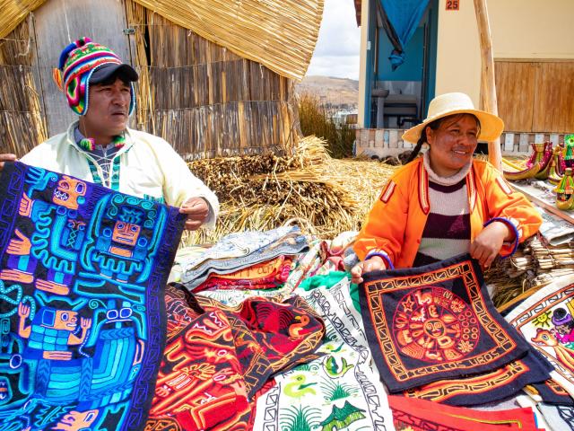 Lokálni obyvatelia v okolí Titicaca. Foto: Laura Lackovičová - 