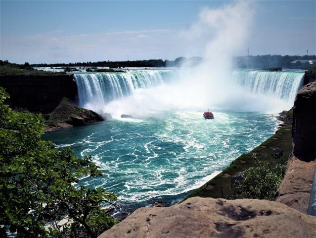 Popri brehu Ontárijského jazera sa dostaneme k Niagarským vodop