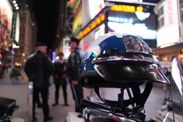 Na bezpečnosť tu dohliadajú členovia NYPD - New York Police Dep