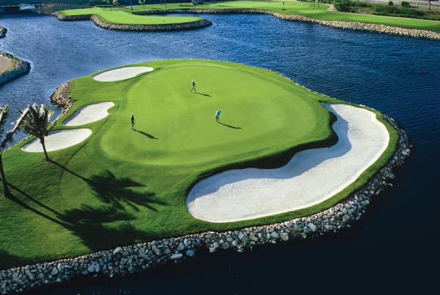 9 jamkové golfové ihrisko je priamo súčasťou areálu hotela The 