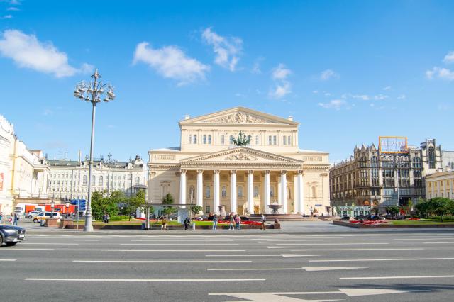 Boľšoj teatr, produkujúce činoherné, operné a baletné inscenáci