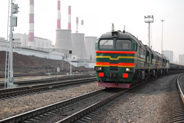 Ruský vlak hltá kilometer za kilometrom.  foto: archív 