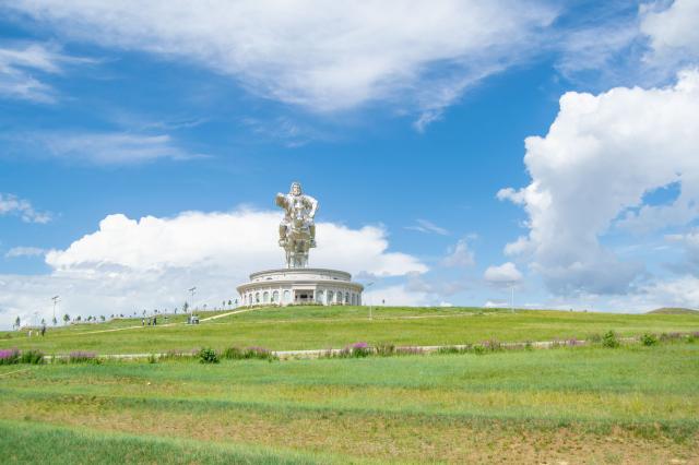 Socha veľkého dobyvateľa Džingischána stráži Mongolsko. foto: M