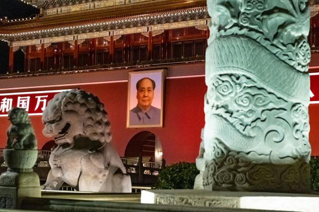 Večerná prehliadka Pekingu, námestie Tian An Men a nákupná ulic