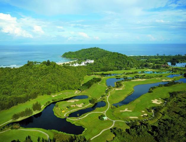 Golf si treba zahrať v polovičke našej cesty. Čaká nás green na