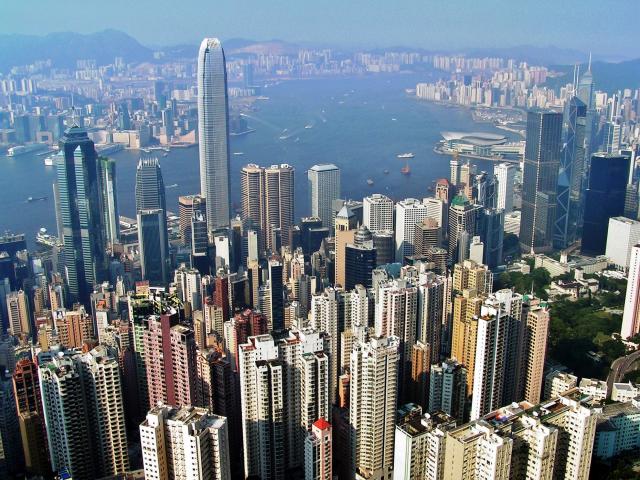 Supermoderný Hongkong so svojimi mrakodrapmi z Victoria Peak