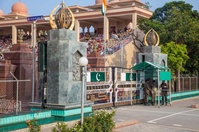Sme na pakistansko-indickej hranici a čaká nás neuveriteľná šou