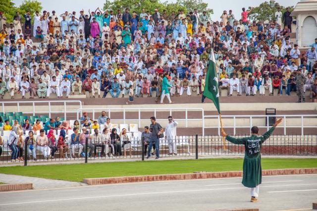 Pakistansko-Indická hranica Wagah-Attari, ktorá sa nachádza 24 