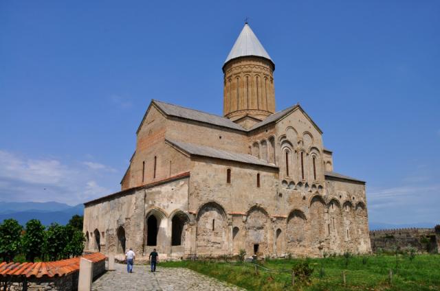 V kláštore Alaverdi dodnes žijú mnísi a vyrábajú vlastné víno. 