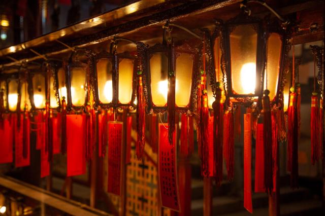 V Hong Kongu sa snúbi modernita so starobylou čínskou tradíciou