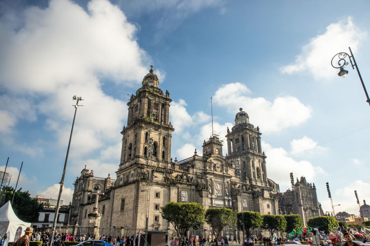 Prílet do niekoľko miliónovej metropoly Mexico city. Sme v nadm