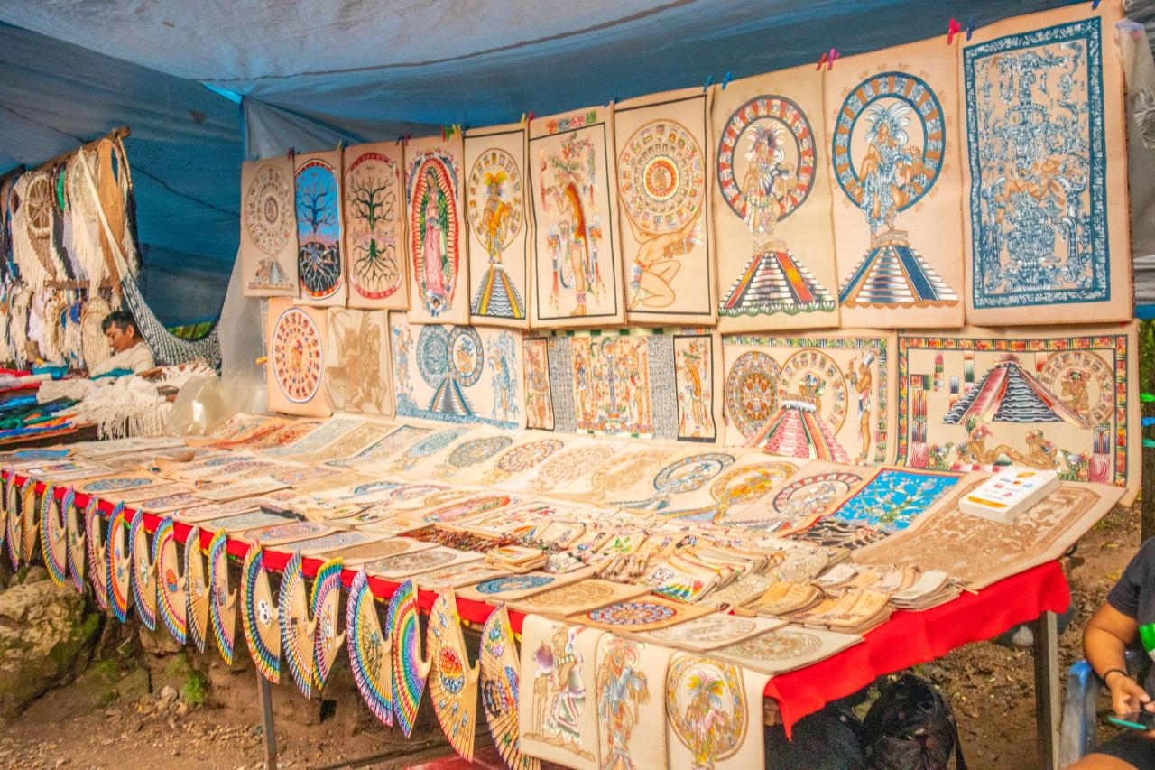 Pod pyramídou Chichen Itzá sa zliali suveníry z celého Mexika!