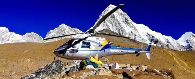 Nezabudnite vyskúšať vyhliadkový let k Everestu.