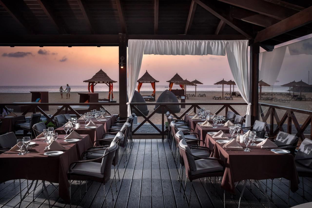 Sway Lobby Bar vhodná hocikedy cez deň, keď vyhladnete alebo po