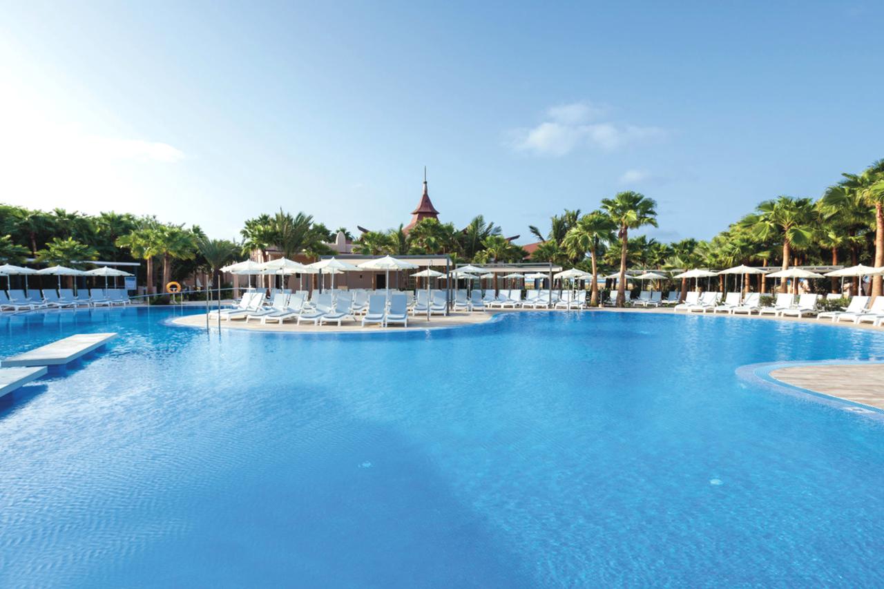 Riu Palace sa nachádza na krásnej pláži ostrova, kde si viete v