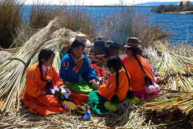 Život na rákosovom ostrove, Titicaca
