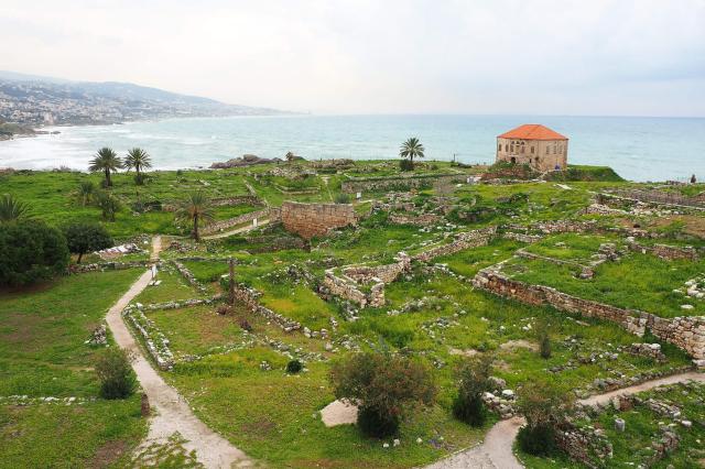 Ruiny starovekého mesta Byblos. Tu sa písala história sveta a p