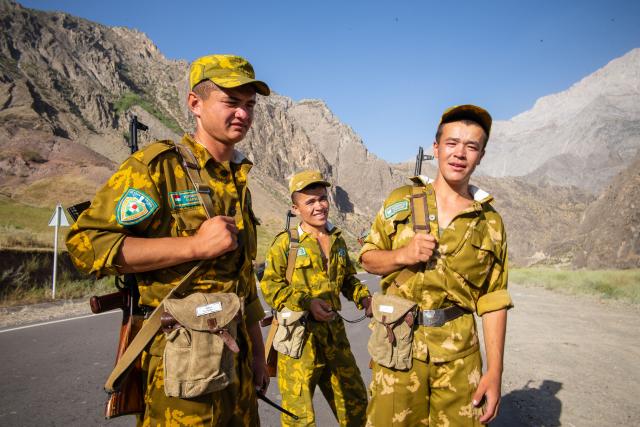 Výborná momentka patroly na hraniciach. foto: Ľuboš FELLNER – 