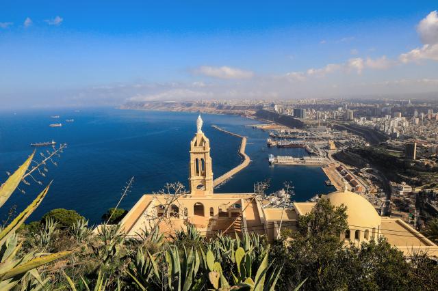 Výhľad na druhé najväčšie mesto štátu, Oran. foto: archív 