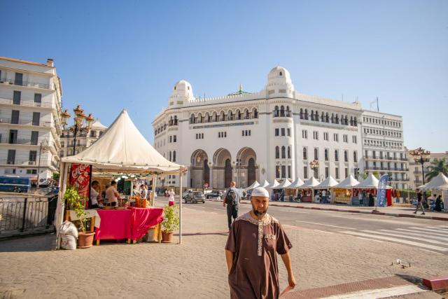 Krásna budova Veľkej pošty v centre hlavného mesta. foto: Ľuboš