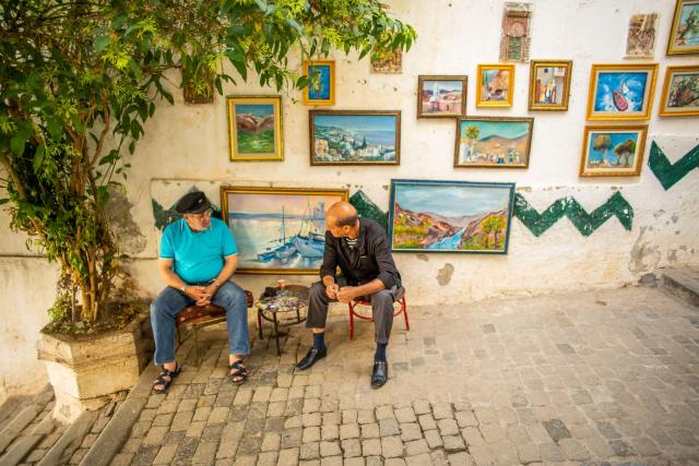 Umelci v Kasbe v hlavnom meste. Kasbah je pod patronátom UNESCO