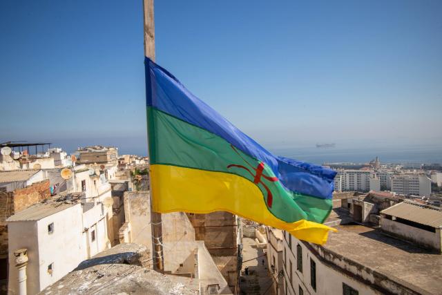 Na streche jedného z domov- pevností v Kasbah. Pod nami 7 milió