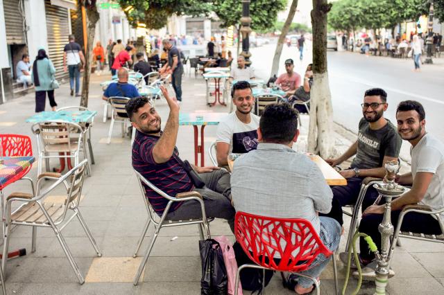 Život na Avenue Didouch Murad. Stále žiadni turisti a výborná k