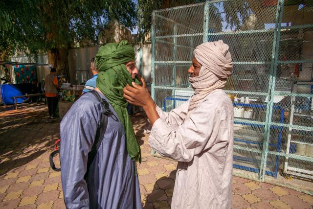 Je čas kúpiť si tuarégske šaty (džalábiu) a turban (čéč). foto: