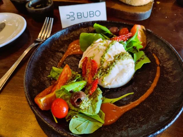 Na svoje si prídu aj milovníci veggie food, Burrata. Foto: Kari