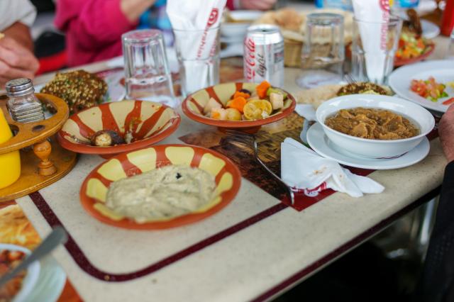 Po náročnom dni chutná egyptská večera. foto: Ľuboš Fellner - 