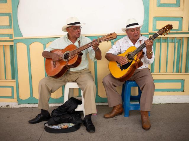 Gitaristi v Salerno. Po tejto ulici sa budete taktiež prechádza