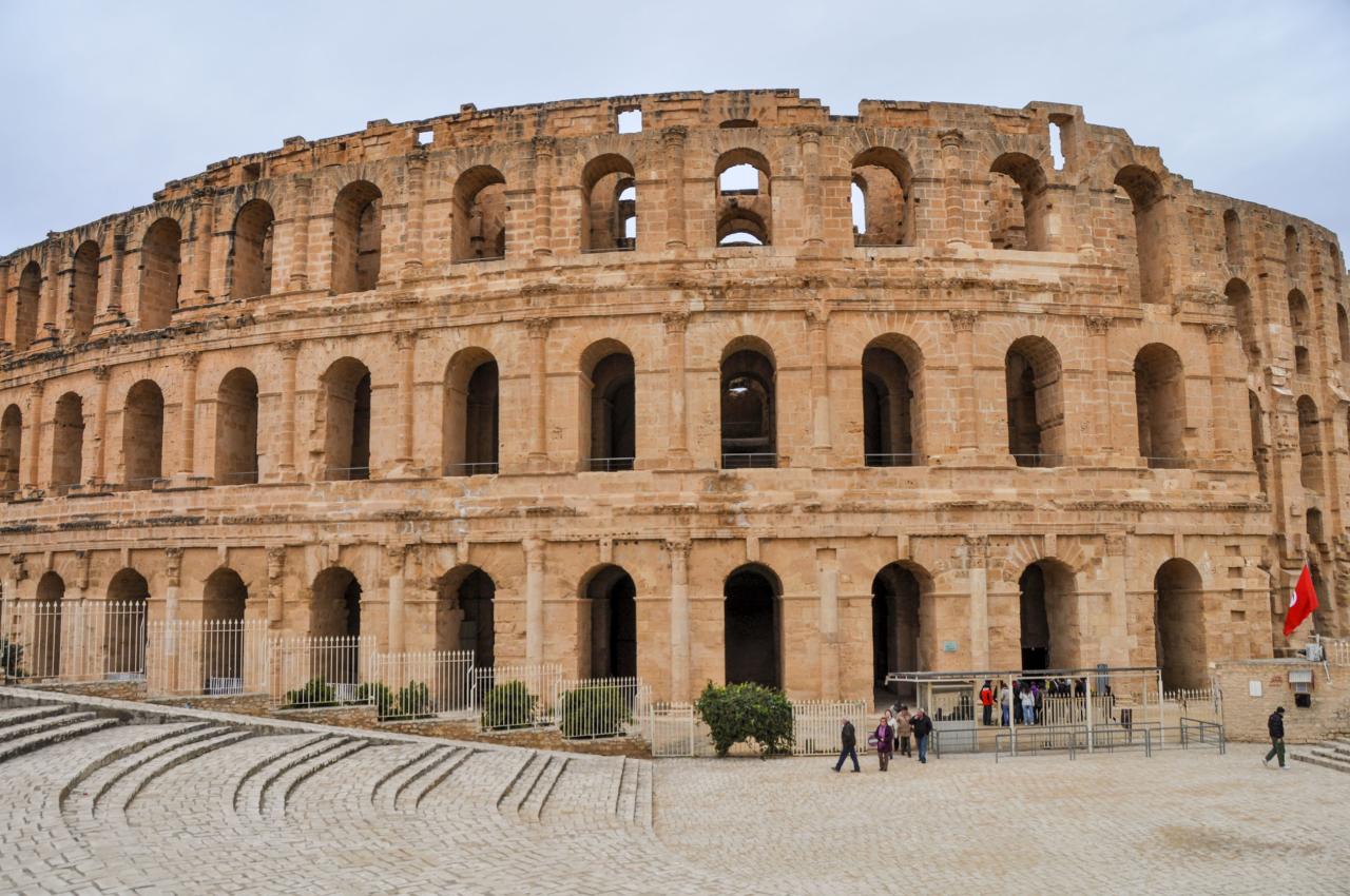 El Jem - slávne rímske Koloseum. foto: Tomáš Kubuš -
