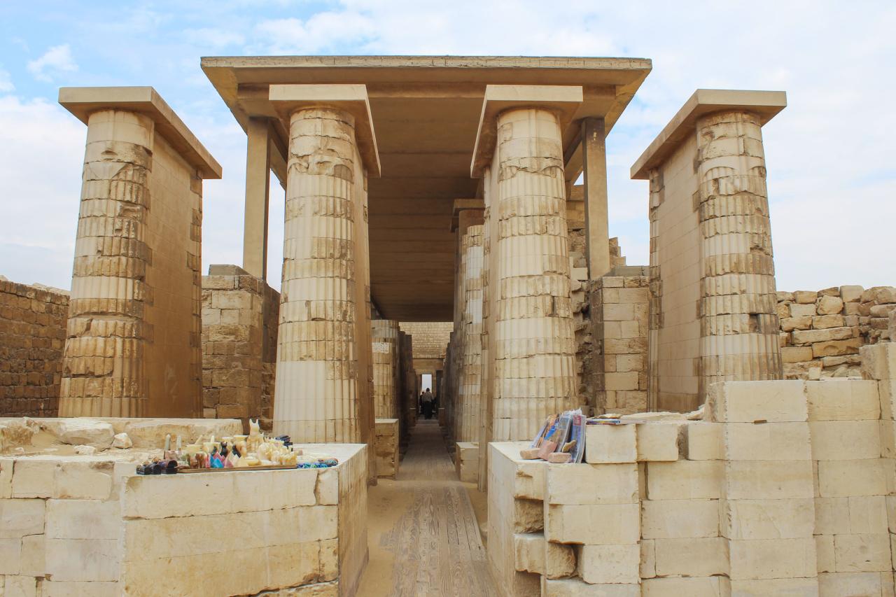 Prichádzame k najstaršej egyptskej pyramíde. foto: Kristína Bul