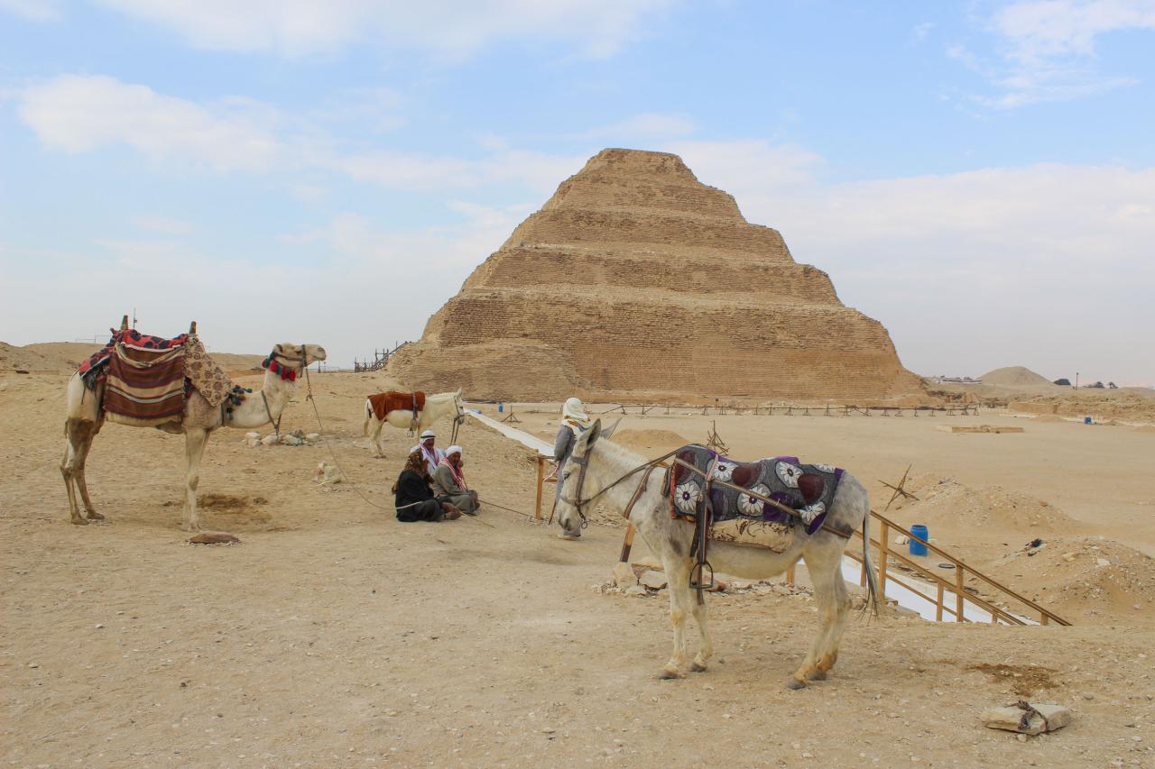 Najstaršia egyptská stupňovitá pyramída v Sakkare. foto: Kristí