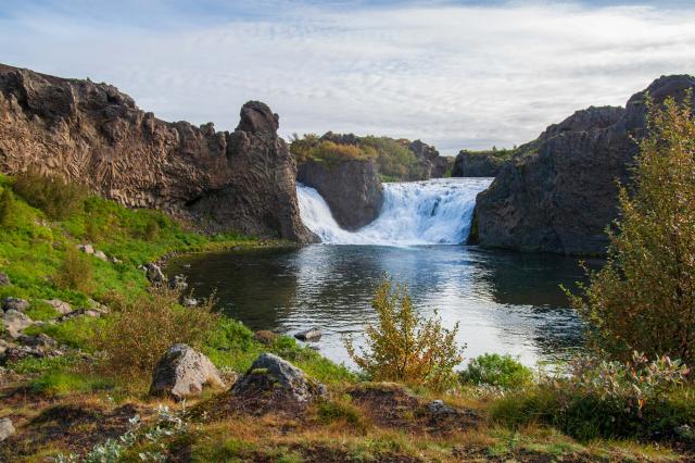 Romantický Hjalparfoss. Koľko vodopádov sme už videli? foto: Zu