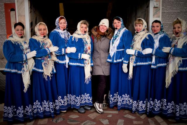Bubáčka Zuzka so ženami z kmeňa Komi. Kto je krajší?
foto: Ľubo