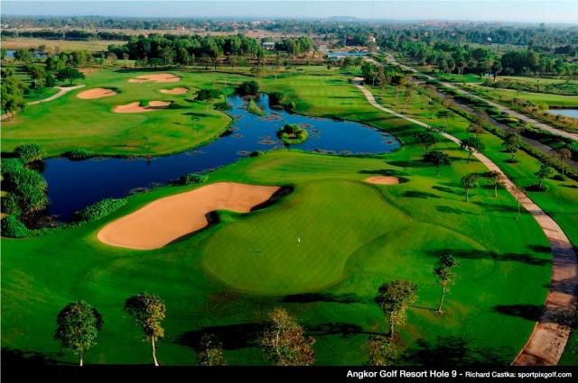 Golf neďaleko Angkor Watu.