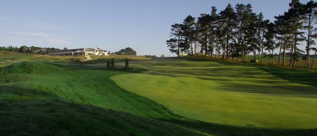 Dajte si jednu 18tku vo Wainui golf clube.
