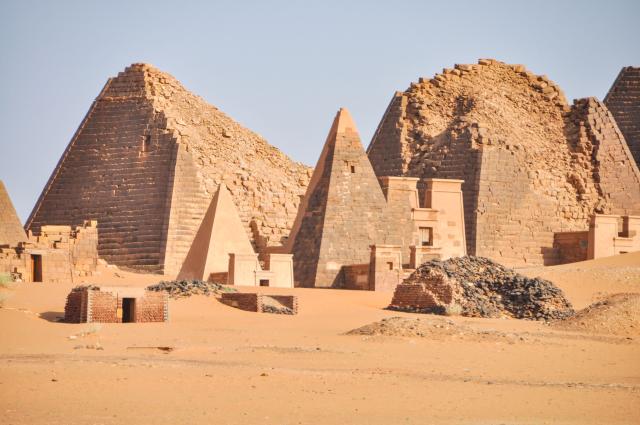 Pyramídy v Meroe sú najfantastickejším miestom dnešného Sudánu.