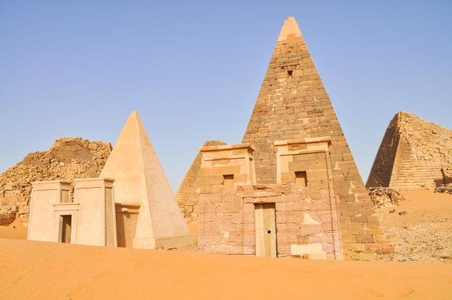 Meroe a jeho pyramídy patria k vrcholom našej cesty. foto: Tomá
