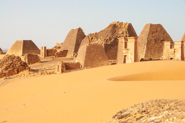 Koľko pyramíd napočítate v Meroe? foto: Tomáš Kubuš - 