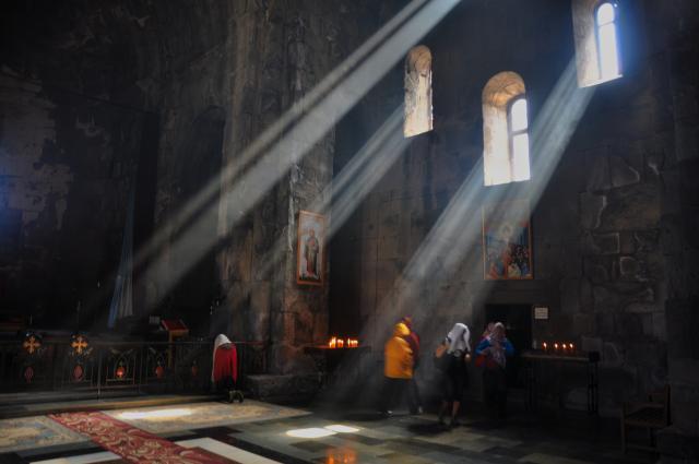 Mágia Tatevu nás vtiahne do jeho príbehov a ticha. foto: Tomáš 