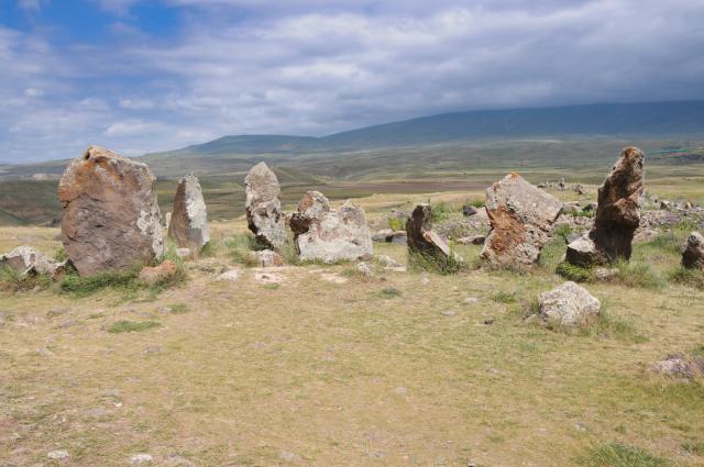 Zorats Karer alebo arménsky Stonehenge. V rovinách Syuniku obja
