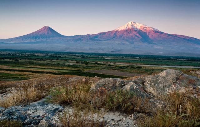 Ararat, hoci leží v Turecku, je stále národným symbolom Arménsk