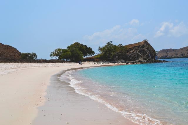 Pantai merah – ružová pláž na ostrove Komodo.
foto : archív 