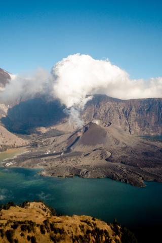Sopka v sopke.
foto : Jozef HARVÁNEK — 