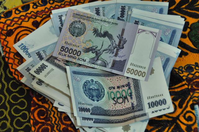 Budeme v Uzbekistane všetci milionári? Zameňte si 80 euro a dos